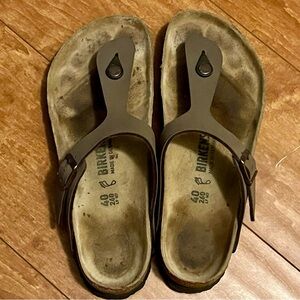 Birkenstock Gizeh Size 40 Mocha